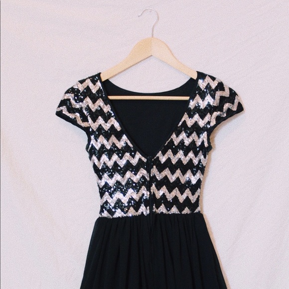 CHEVRON BLACK AND SILVER HOMECOMING DRESS - Picture 2 of 3